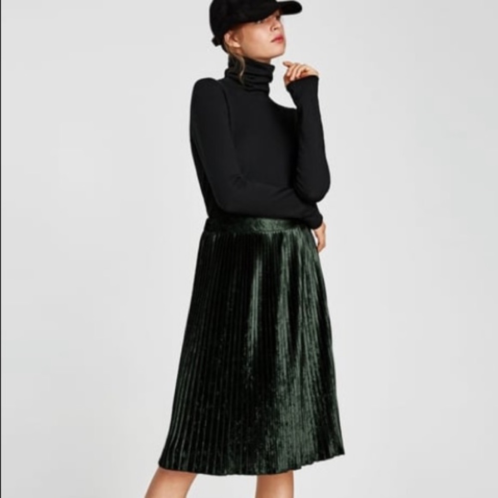 NWT Zara Basic Green Velvet Skirt